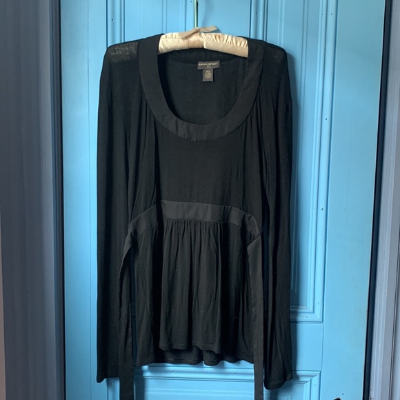 Long sleeve tie-back blouse.  Very good condition.  No flaws. - Picture 2 of 7